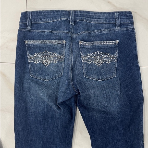 White House Black Market Embellished Boot 
Leg Jeans.  Sz 6 - Picture 3 of 10